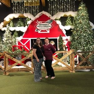 Meet your Posher, Megan and Mariah